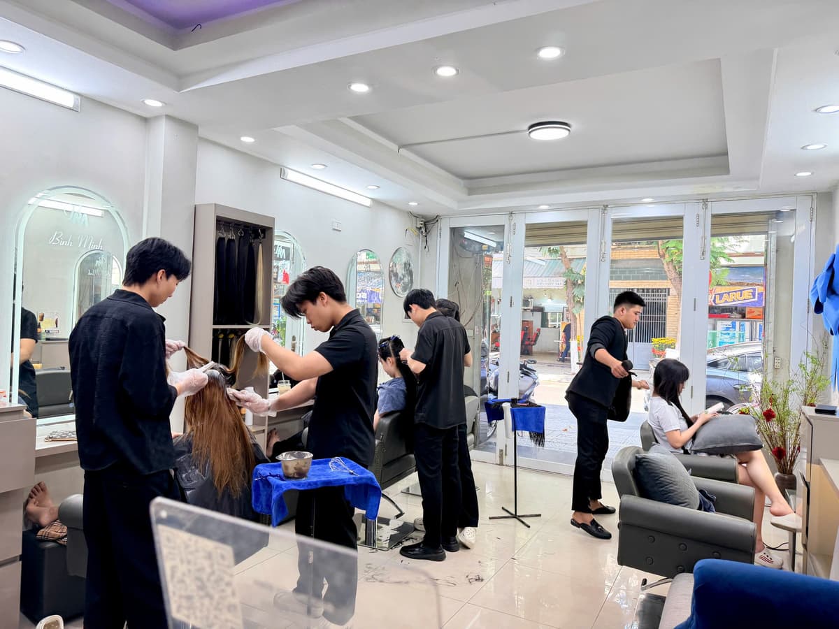 Không gian Salon Bình Minh - Tiệm làm tóc uy tín Đà Nẵng